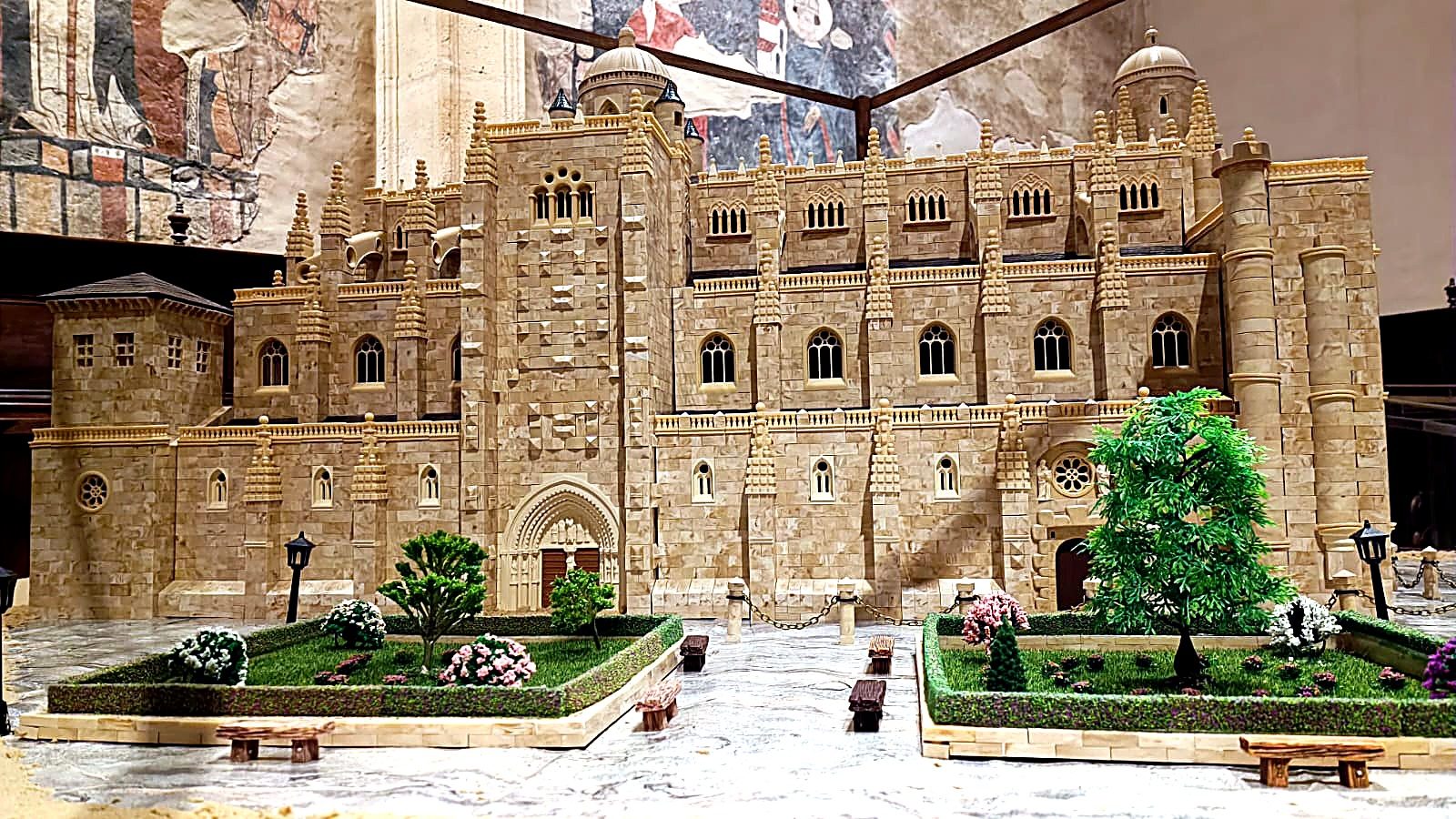 Maqueta de la Catedral Nueva de Salamanca construida con el juguete Exin Castillos