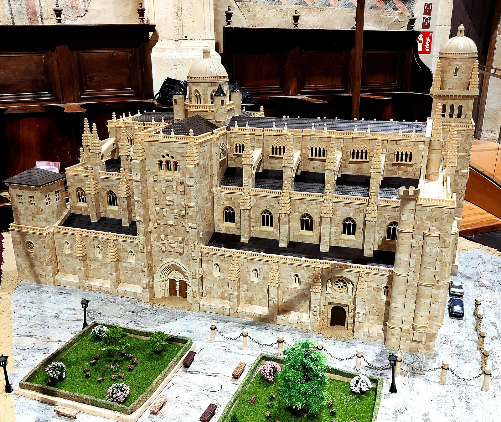 Maqueta de la Catedral Nueva de Salamanca construida con el juguete Exin Castillos