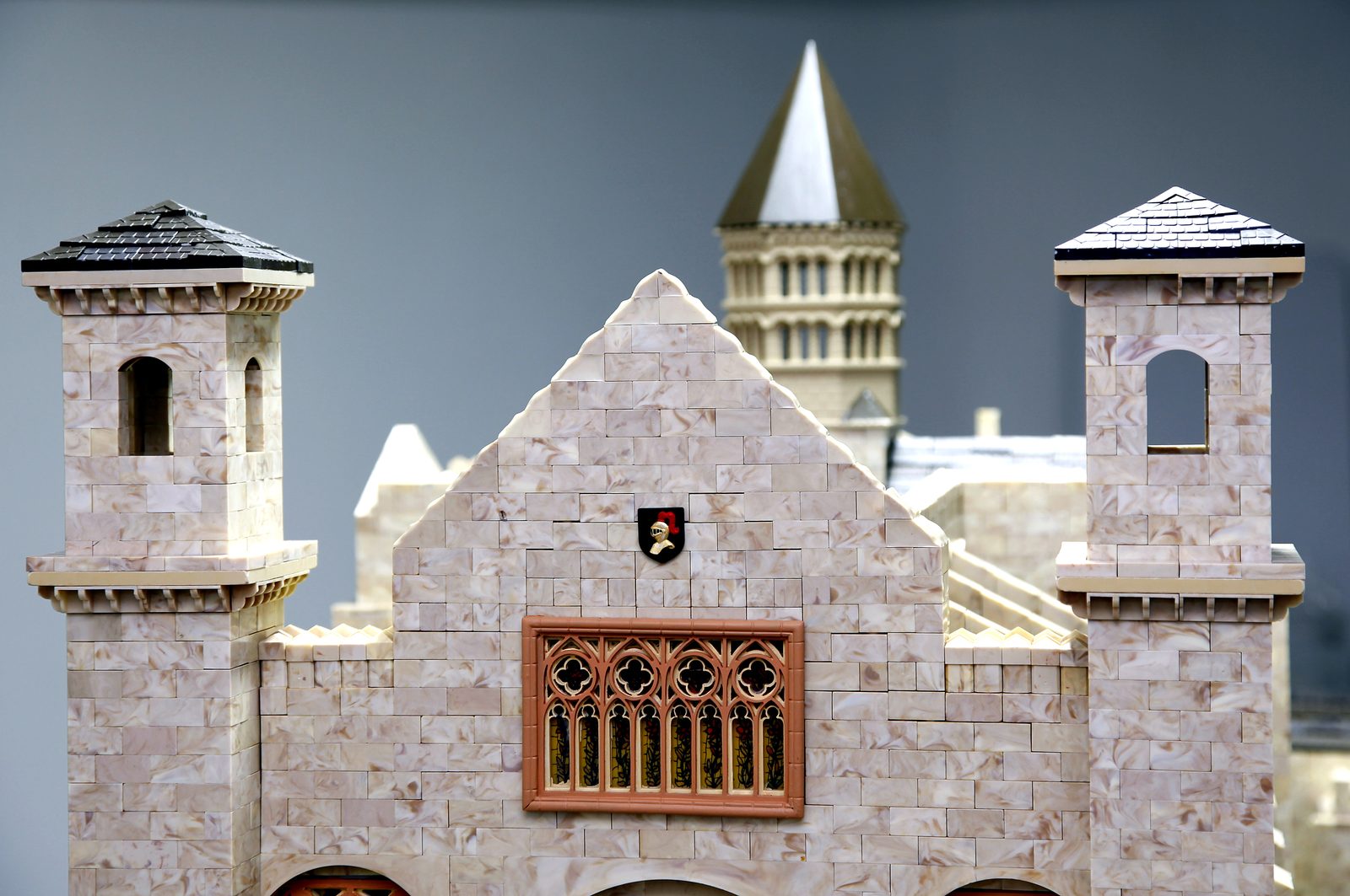 Maqueta de una colegiata construida con el juguete Exin Castillos
