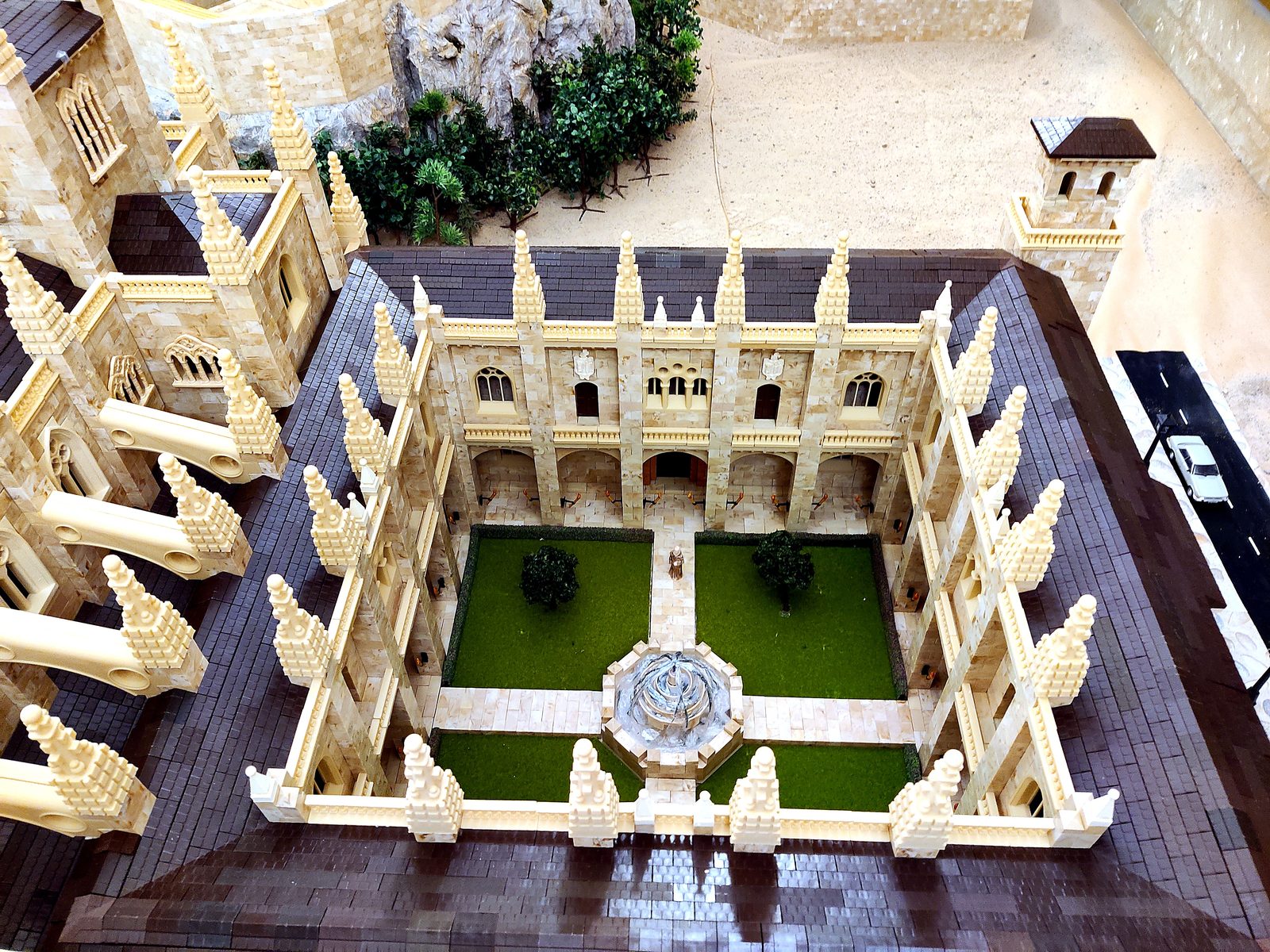 Maqueta del monasterio Monasterium Sanctae Iuliae construida con el juguete Exin Castillos