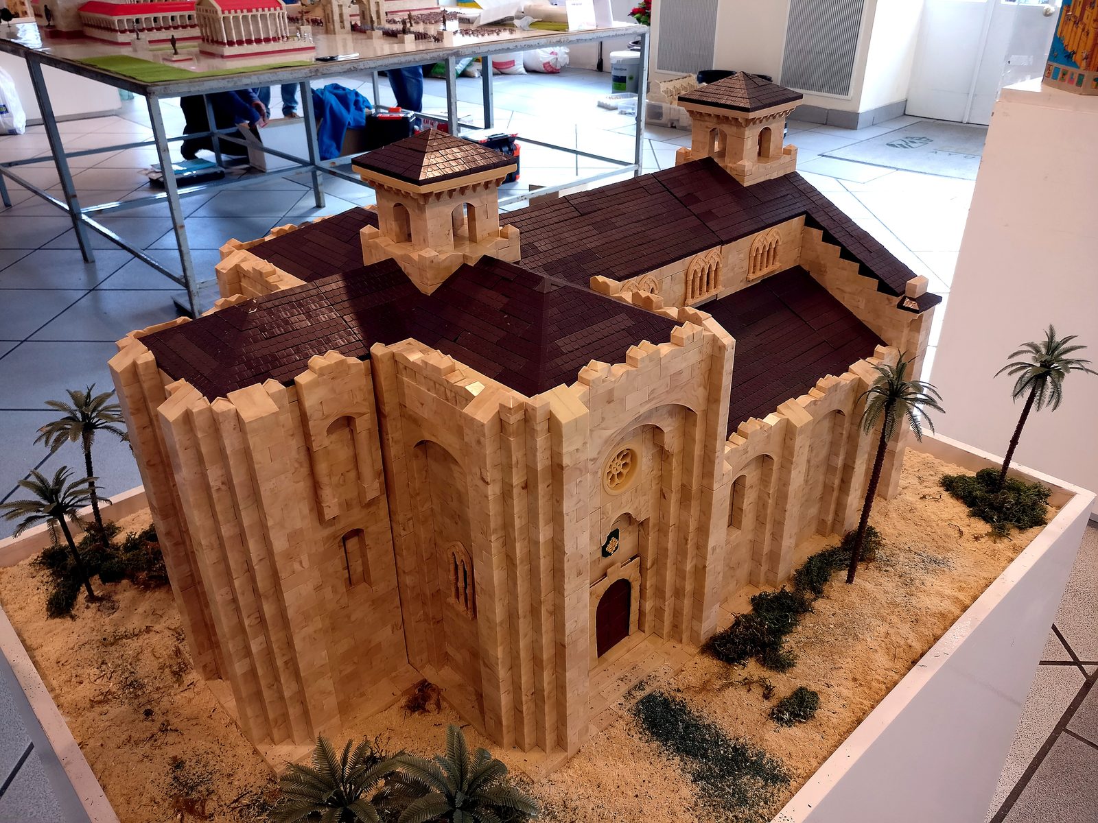 Maqueta de la iglesia de Nuestra Señora de Coves construida con el juguete Exin Castillos